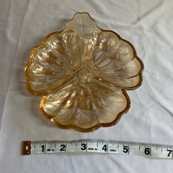 Elegant Amber Glass Leaf Dish - Picture 5 of 5